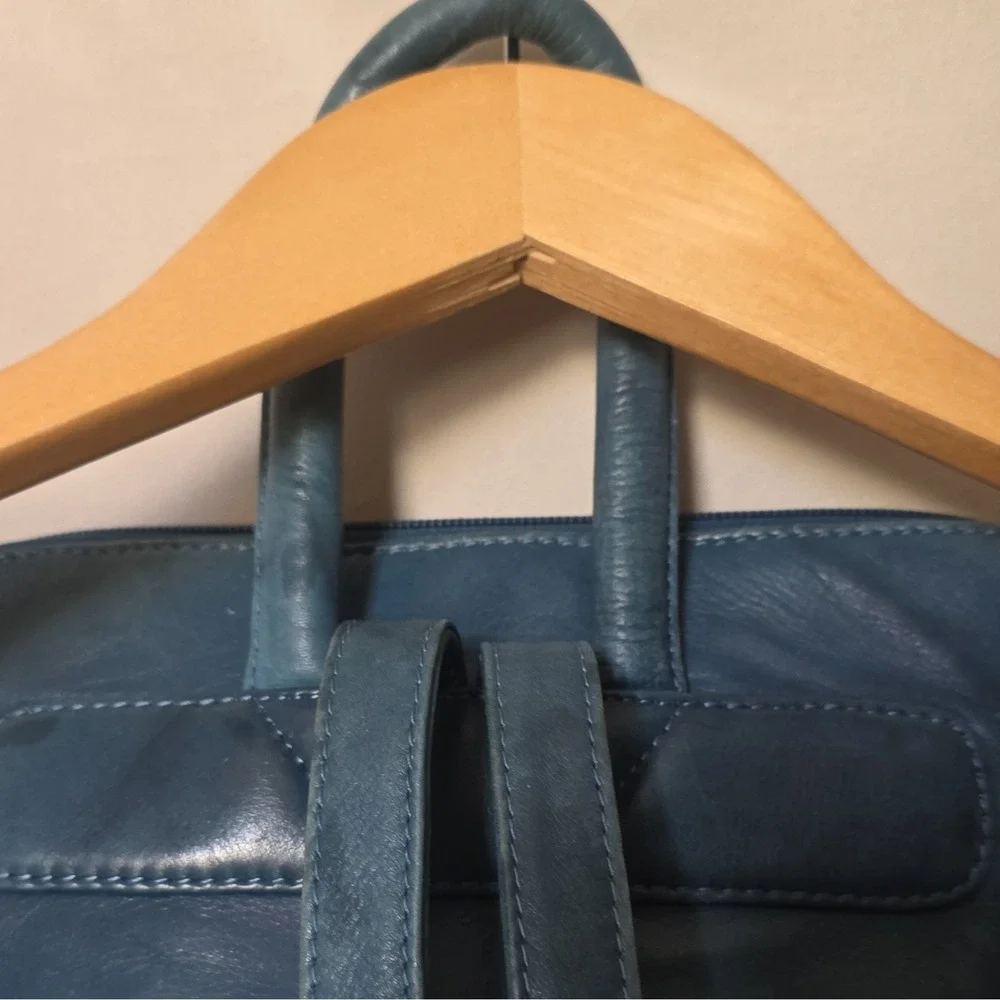ili New York Blue Gen Leather Backpack Zip- Lined Pockets Silver Hardware